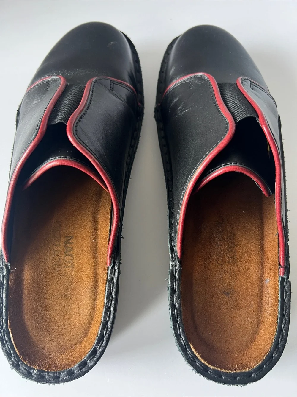 Naot Black Leather Comfort Slide Mules Red Trim Slip-On Clogs EU 39 / US Women’s